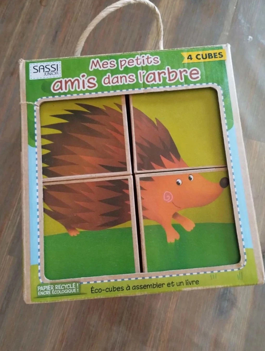 Jeu de 4 gros cubes avec sont petit livre animaux